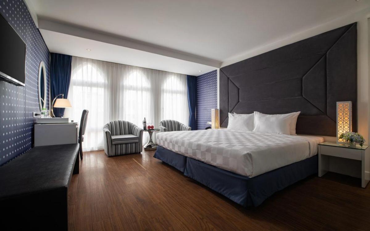 Le Petit & Rooftop Bar 5* Hanoi