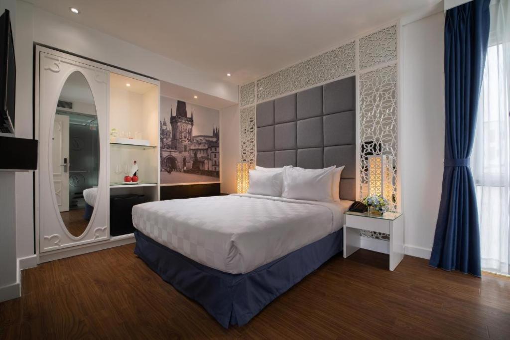 Le Petit & Rooftop Bar 5*