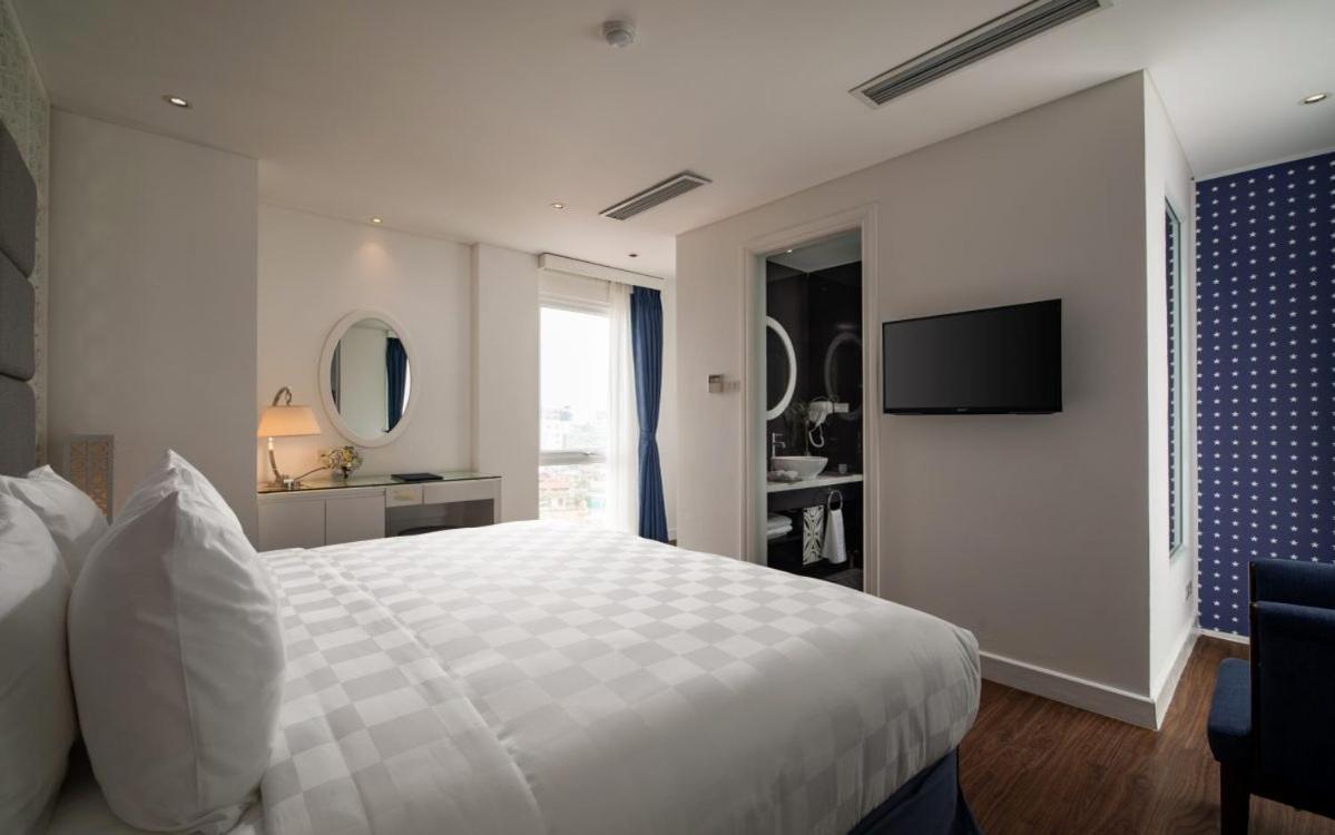 Hotel Le Petit & Rooftop Bar