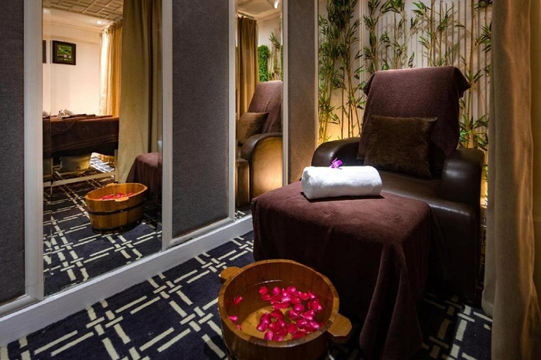 Le Petit & Rooftop Bar 5*
