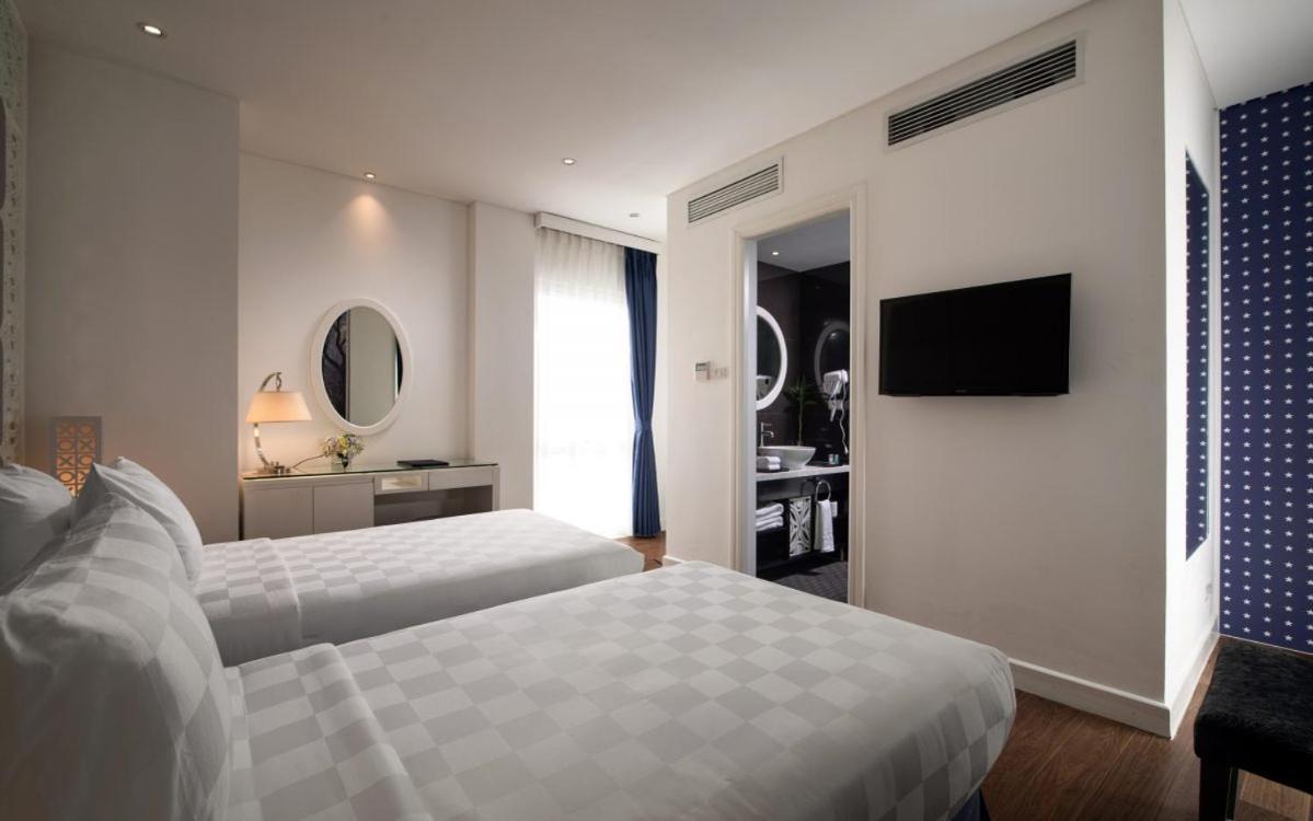 Hotel Le Petit & Rooftop Bar 5*